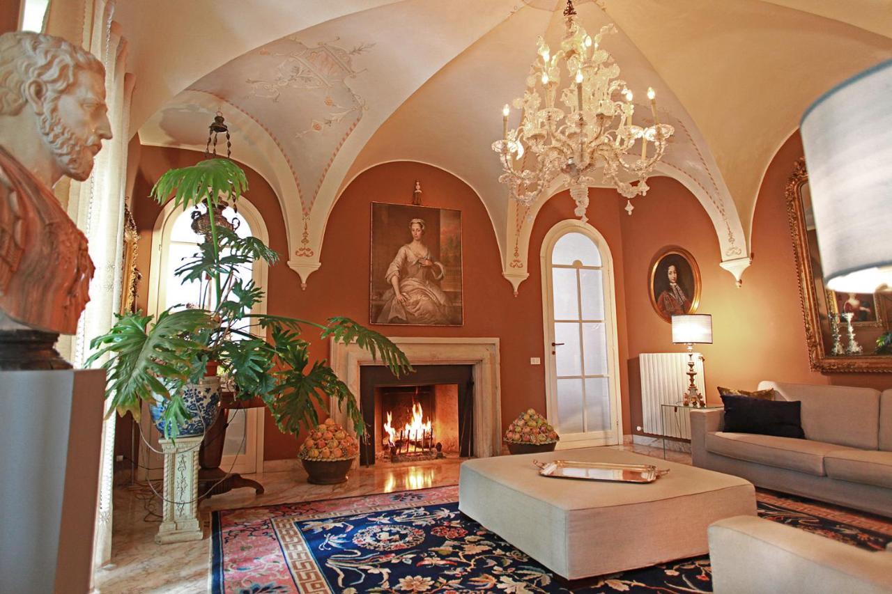 B&B Alla Mezza Luna Lonato Exteriör bild